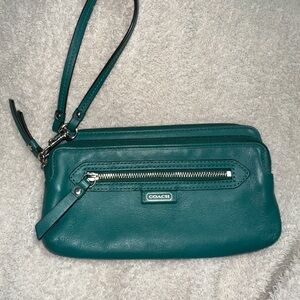 EUC Coach Daisy Spectator Wristlet/Wallet